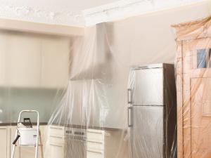Как снять побелку с потолка – делаем ремонт у себя дома